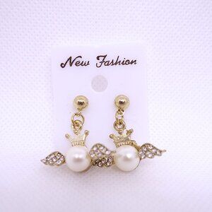 💎4/25💎NOS Vintage Retro Angel Wings Crown White Pearl Pierced Stud Earrings